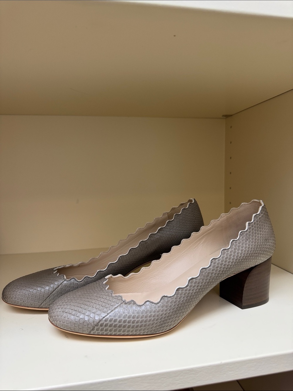 Chloe Scalloped Snake-Embossed Leather Block Heel Pumps - Gray